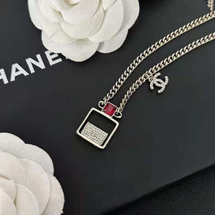Chanel Women Pendant Necklace in Metal and Strass