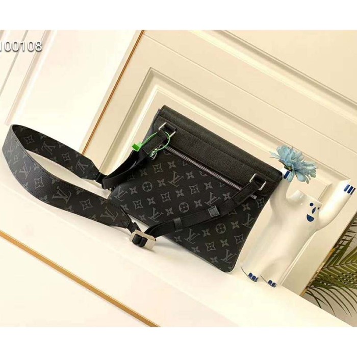 Louis Vuitton LV Men Outdoor Flap Messenger Monogram Eclipse Canvas
