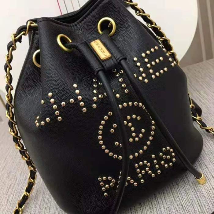 Chanel Women Small Drawstring Bag in Grained Calfskin Leather-Black