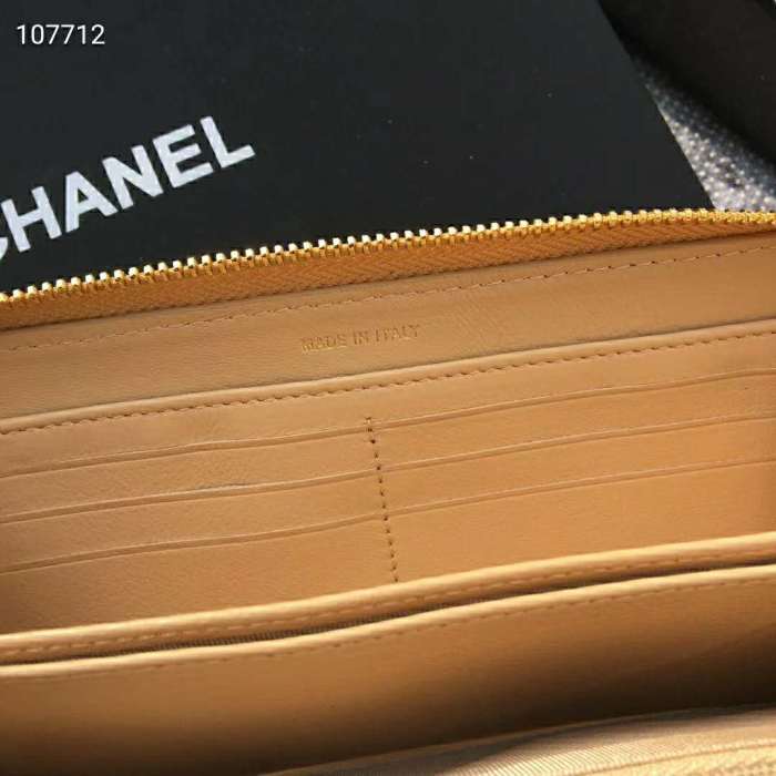 Chanel Women Chanel 19 Long Zipped Wallet Lambskin Leather-Beige                                                           Lambskin