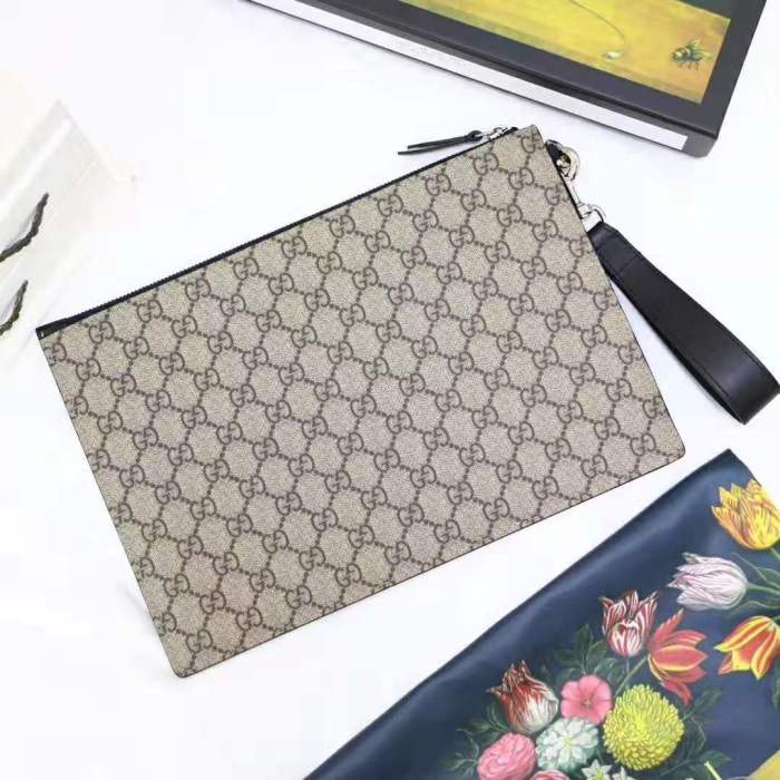 Gucci GG Men Gucci Bestiary Pouch with Kingsnake in Beige/Ebony GG Supreme Canvas