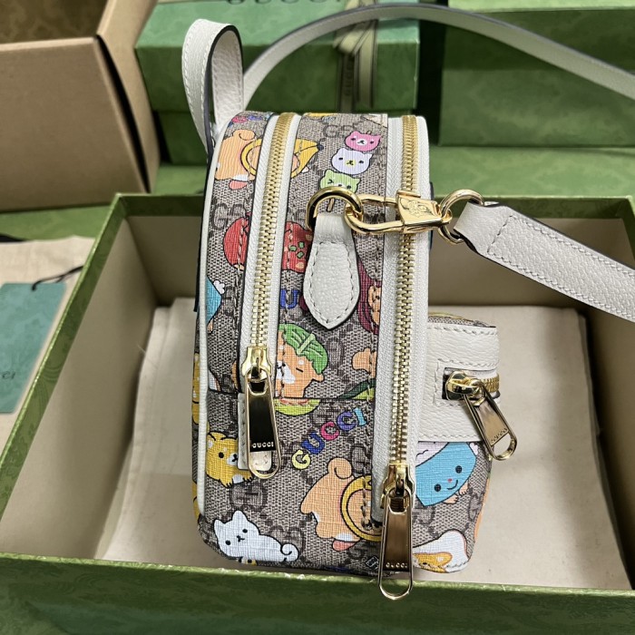 Gucci Unisex Animal Print Multi-Function Bag Beige Ebony GG Supreme Canvas