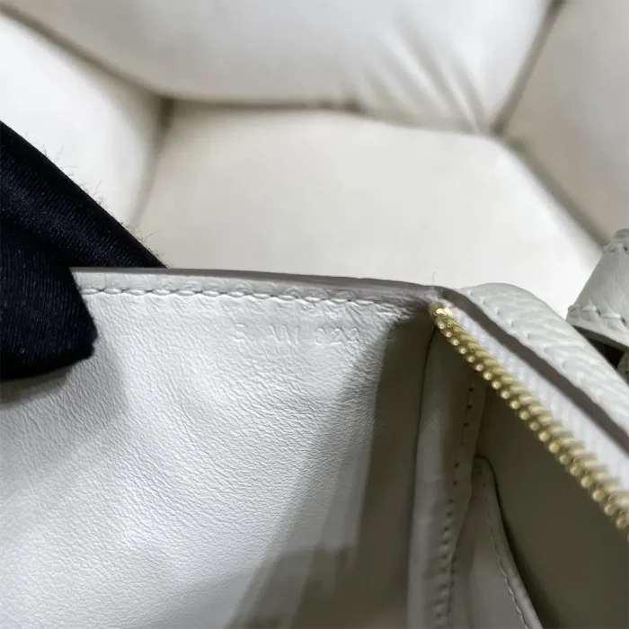 Hermes Women Lindy Mini 19 in Clemence Leather-White/Gold