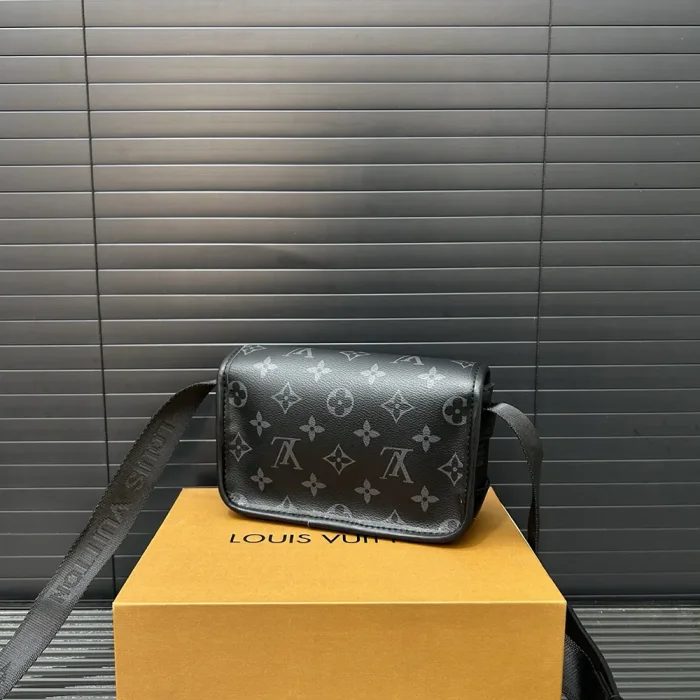 Louis Vuitton LV Men Bosphore Wearable Wallet Monogram Eclipse-Black M12599