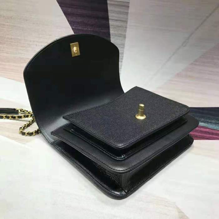 Chanel Women Flap Bag in Smooth Calfskin Leather-Black