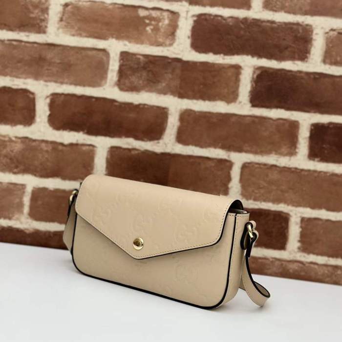 Gucci Women GG Super Mini Shoulder Bag Light Beige GG Leather Magnetic Closure