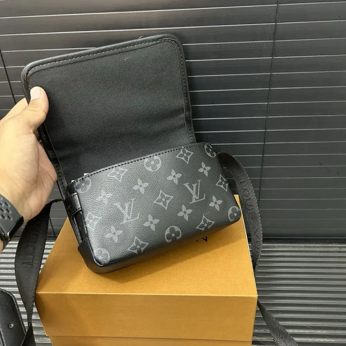Louis Vuitton LV Men Bosphore Wearable Wallet Monogram Eclipse-Black M12599