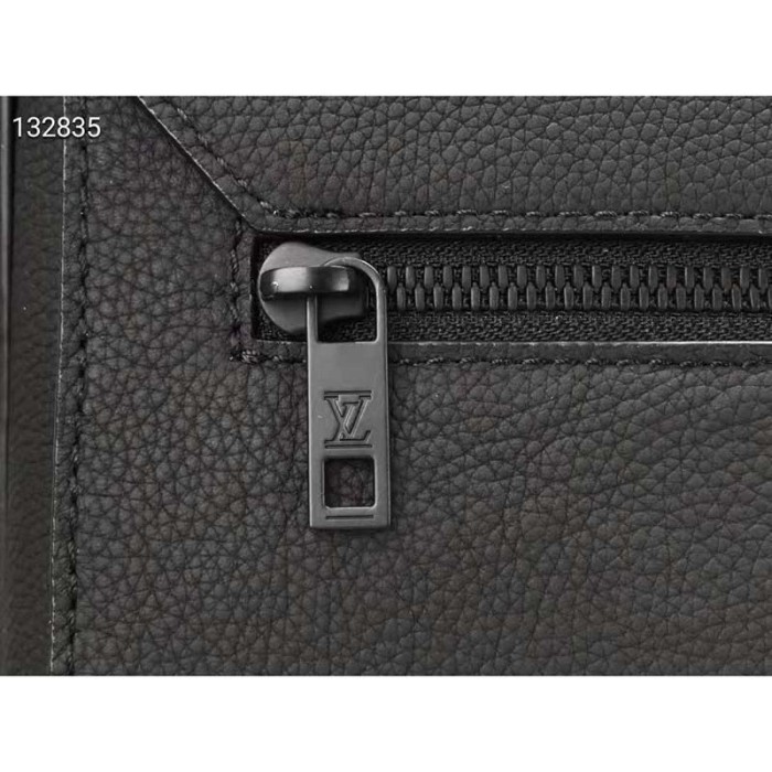 Louis Vuitton LV Unisex Aerogram Messenger Black Grained Calf Cowhide Leather