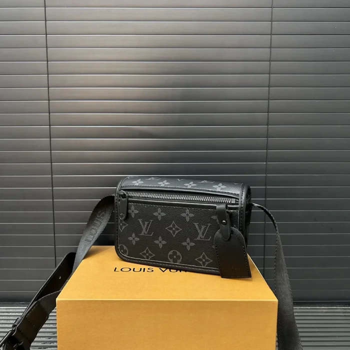 Louis Vuitton LV Men Bosphore Wearable Wallet Monogram Eclipse-Black M12599