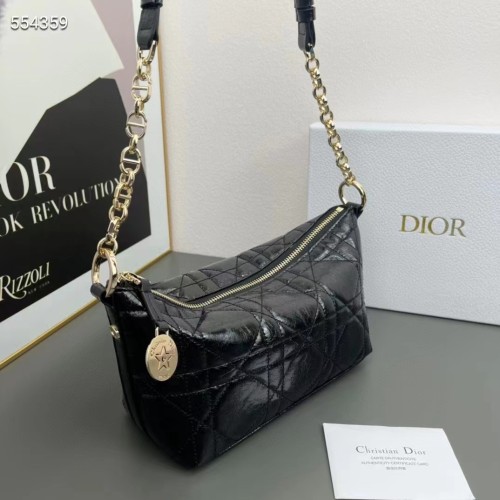 Dior Women CD Diorstar Hobo Bag Chain Black Macrocannage Crinkled Calfskin Reference: S3202UNIO_M900