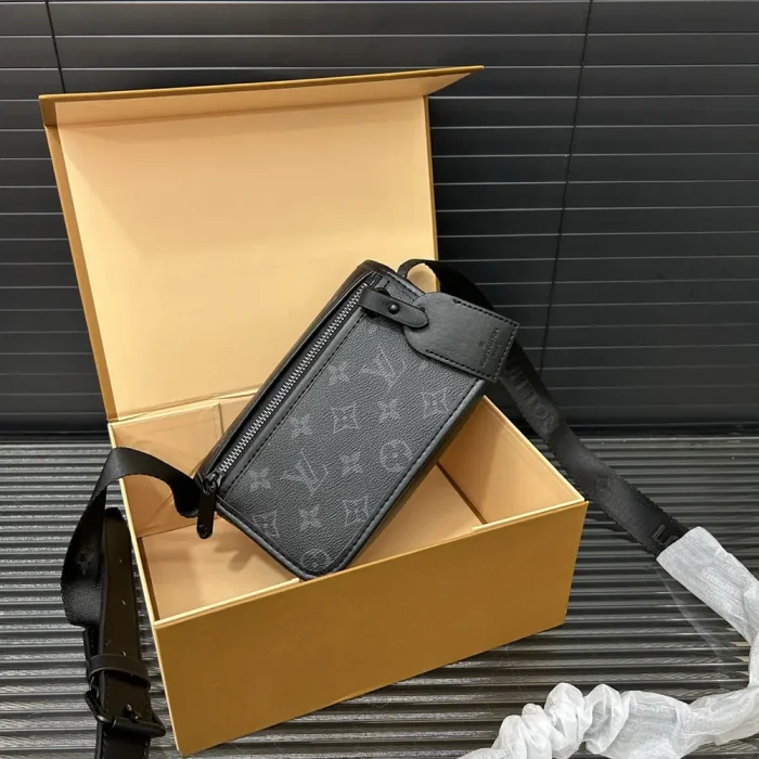 Louis Vuitton LV Men Bosphore Wearable Wallet Monogram Eclipse-Black M12599