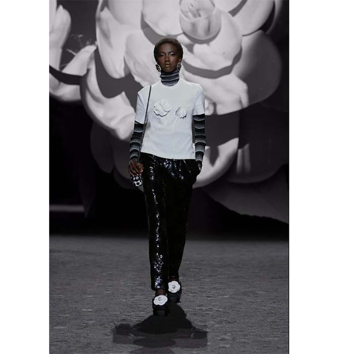 Chanel Women CC Small Flap Bag Sequins Ruthenium-Finish Metal Black White Blue