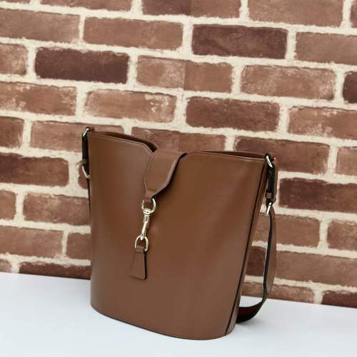 Gucci Women GG Medium Bucket Shoulder Bag Brown Leather Hook Closure