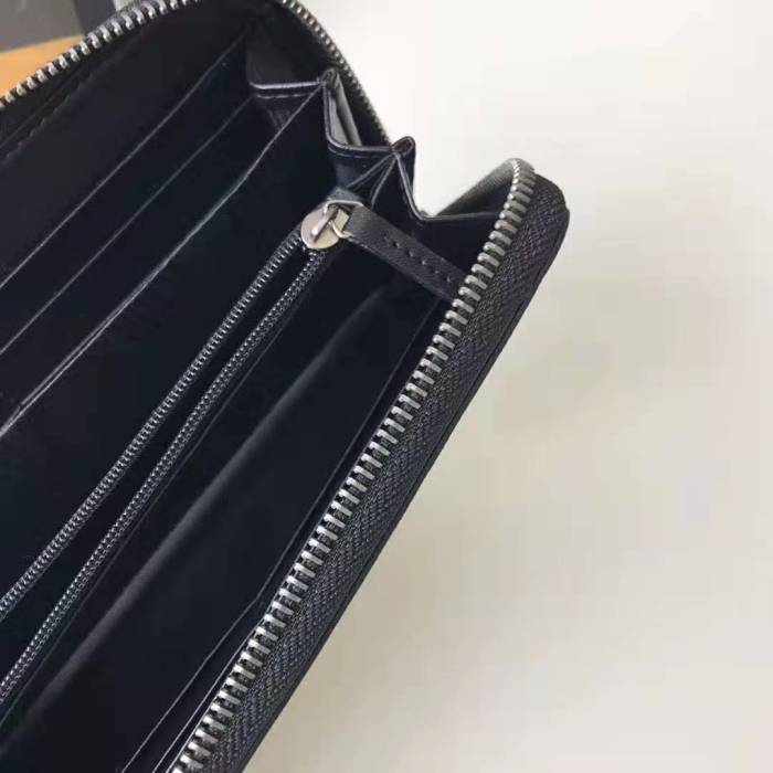 Gucci GG Men Kingsnake Print GG Supreme Zip Around Wallet in Beige/Ebony GG Supreme