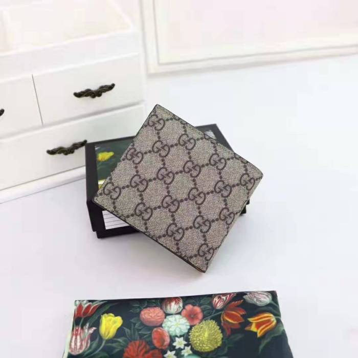 Gucci GG Unisex Neo Vintage GG Supreme Wallet in Beige/Ebony GG Supreme Canvas