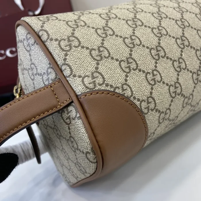 Gucci Unisex GG Emblem Medium Toiletry Case-Brown 821163FAED09786