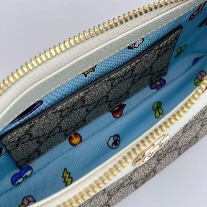 Gucci Women GG Super Mini Shoulder Bag Charm Beige Ebony Supreme Canvas