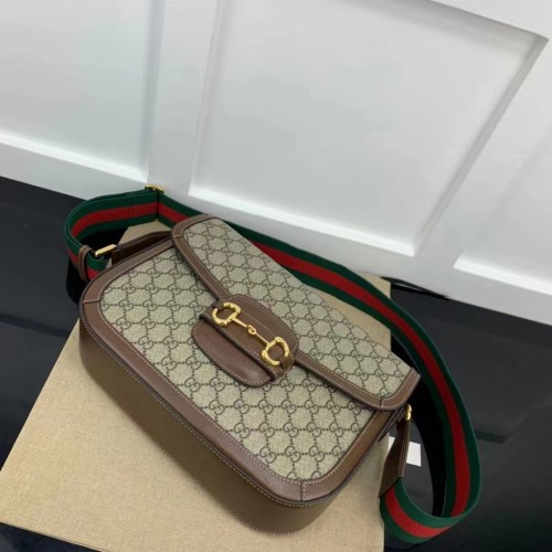 Gucci Unisex Horsebit 1955 Shoulder Bag Beige Ebony GG Supreme Canvas
