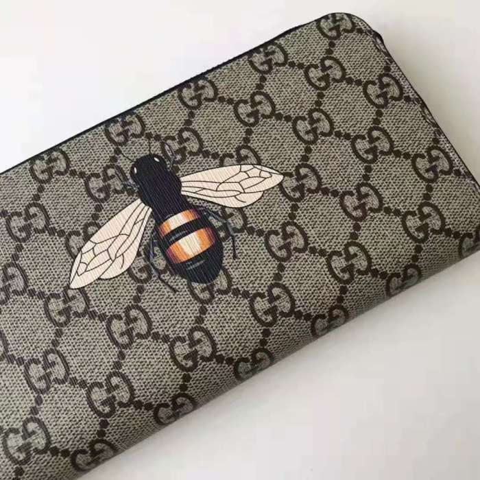 Gucci GG Men Bee Print GG Supreme Zip Around Wallet in Beige/Ebony GG Supreme