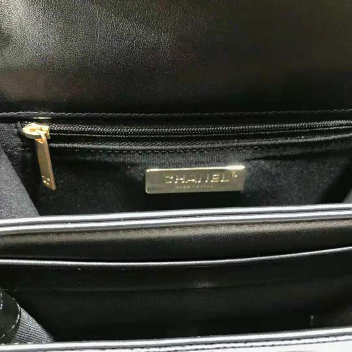 Chanel Women Flap Bag in Smooth Calfskin Leather-Black