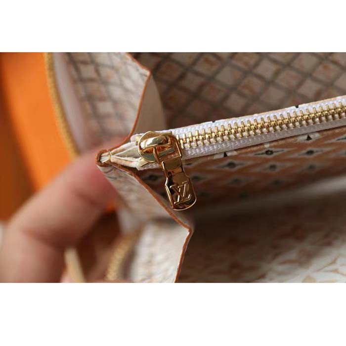 Louis Vuitton LV Unisex Zippy Wallet Beige Monogram Coated Canvas Zip Closure