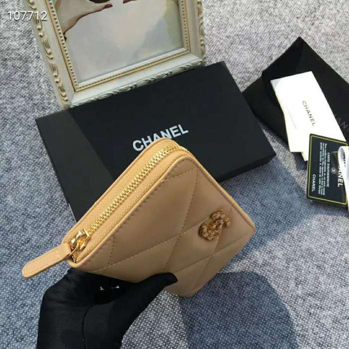 Chanel Women Chanel 19 Long Zipped Wallet Lambskin Leather-Beige                                                           Lambskin