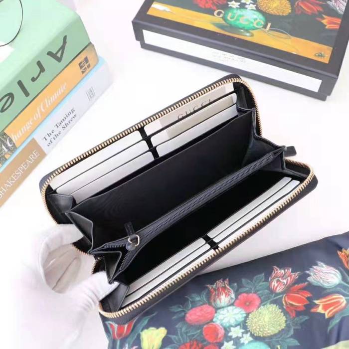 Gucci GG Unisex Leather Zip Around Wallet with Gucci Logo in Black Leather