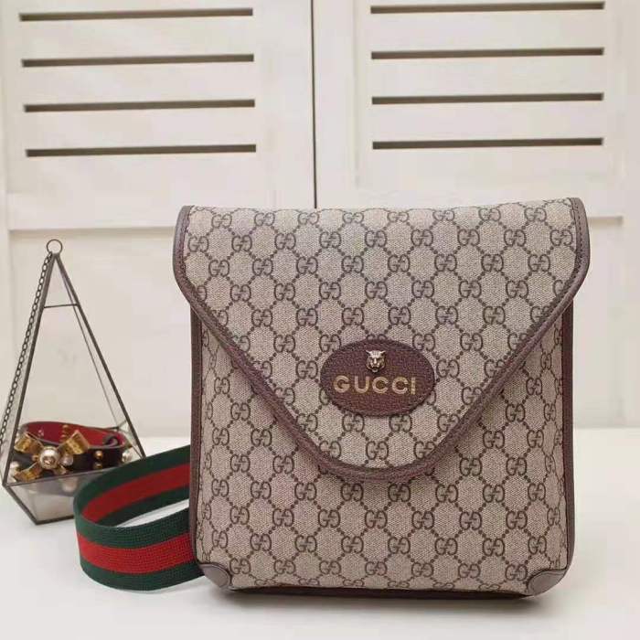 Gucci GG Unisex Neo Vintage GG Medium Messenger in Beige/Ebony GG Supreme Canvas