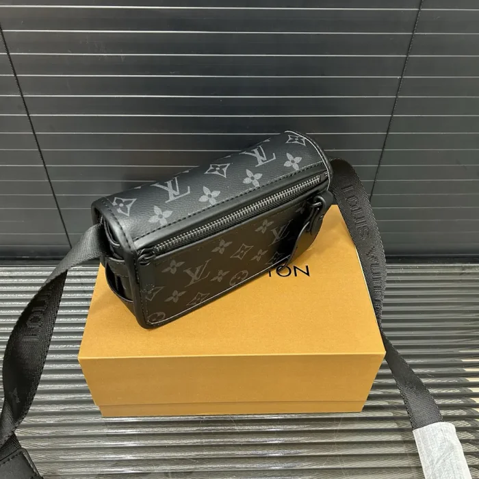 Louis Vuitton LV Men Bosphore Wearable Wallet Monogram Eclipse-Black M12599