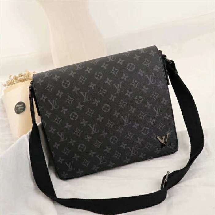 Louis Vuitton LV Men District MM Bag in Monogramme Eclipse Canvas-Grey