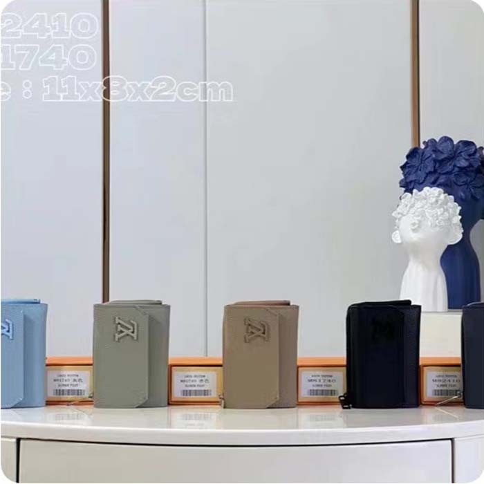 Louis Vuitton LV Unisex Pilot Wallet Black LV Aerogram Cowhide Leather Tone-On-Tone Hardware