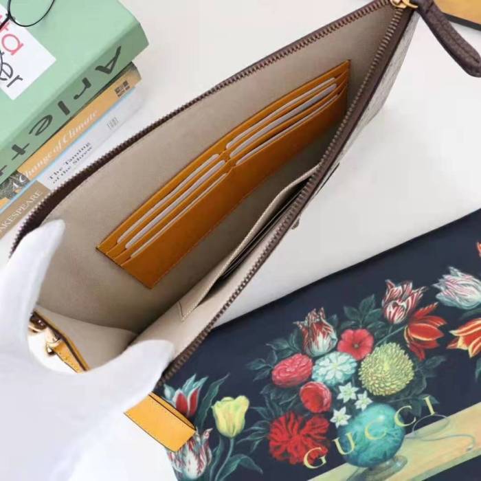 Gucci GG Unisex Neo Vintage GG Supreme Pouch in Beige/Ebony GG Supreme Canvas