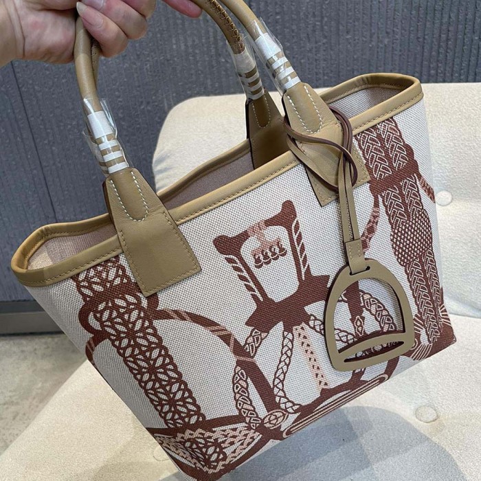 Hermes Unisex Steeple 25 Ecru Tote Bag-Brown H084313CKAC