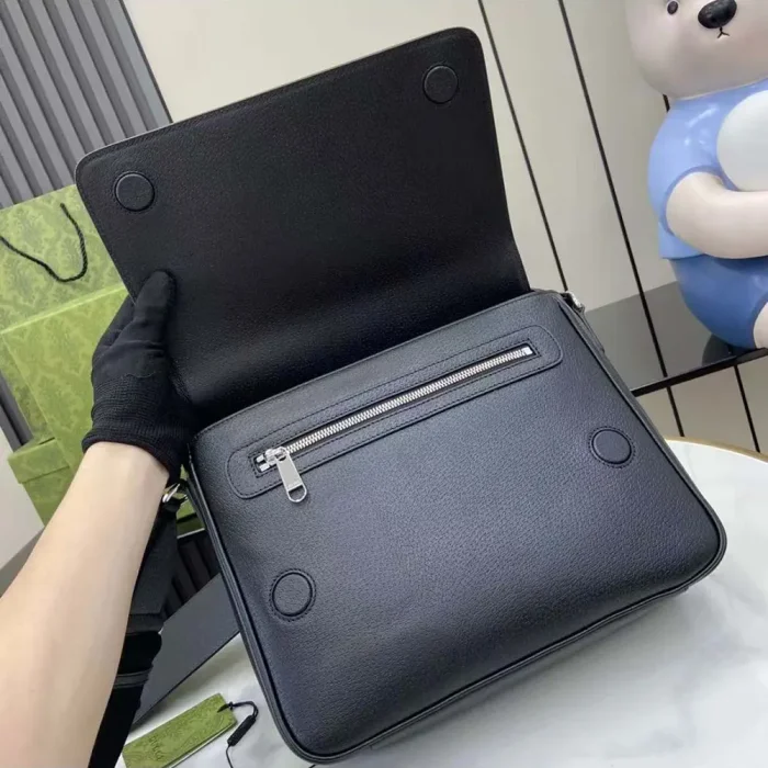 Gucci Men GG Supreme Medium Crossbody Bag 795459FADJK1000