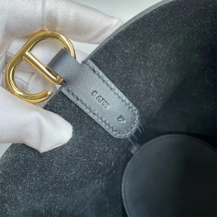 Hermes Women In the Loop 18 Handbag Clemence Leather-Black/Gold