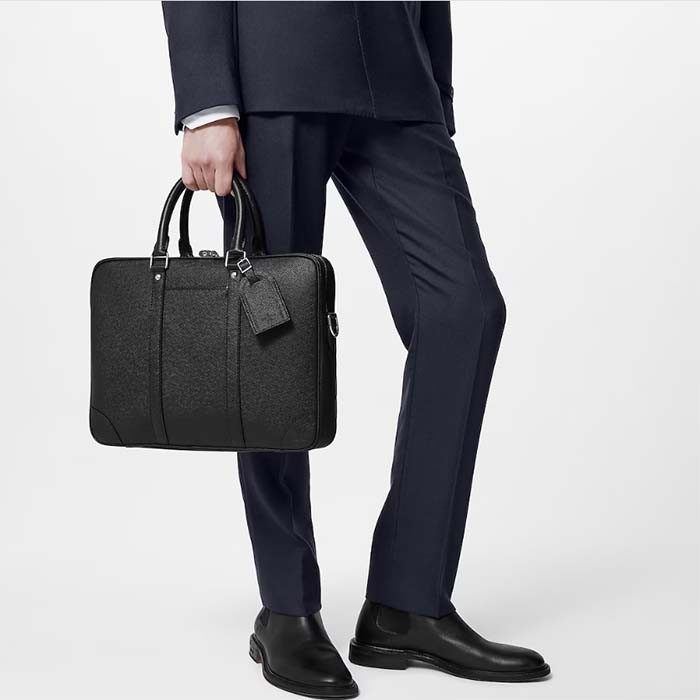 Louis Vuitton LV Uniisex Porte-Documents Voyage PM Black Taiga Noir Cowhide Leather