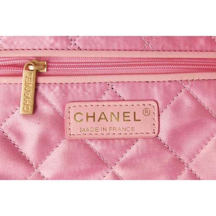 Chanel Women 22 Small Handbag Shiny Calfskin Gold-Tone Metal Coral Pink