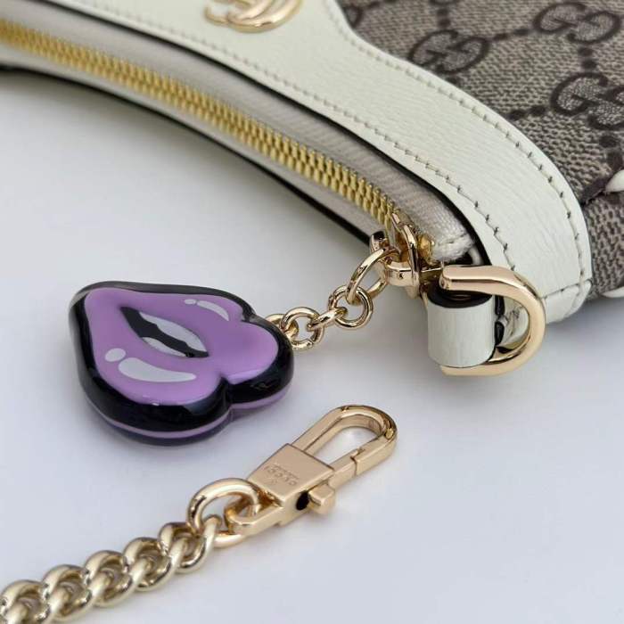 Gucci Women GG Super Mini Shoulder Bag Charm Beige Ebony Supreme Canvas