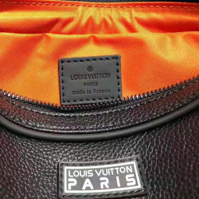 Louis Vuitton LV Men Alpha Messenger in Dark Silver Taurillon Leather-Black