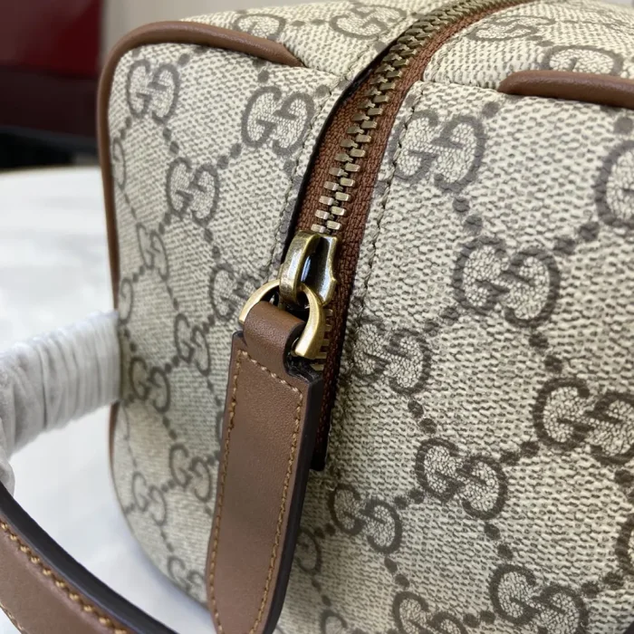 Gucci Unisex GG Emblem Medium Toiletry Case-Brown 821163FAED09786