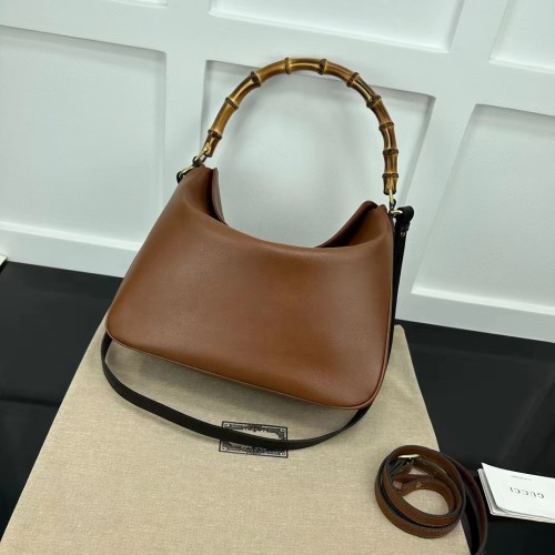 Gucci Women Diana Medium Shoulder Bag Cuir Leather Double G