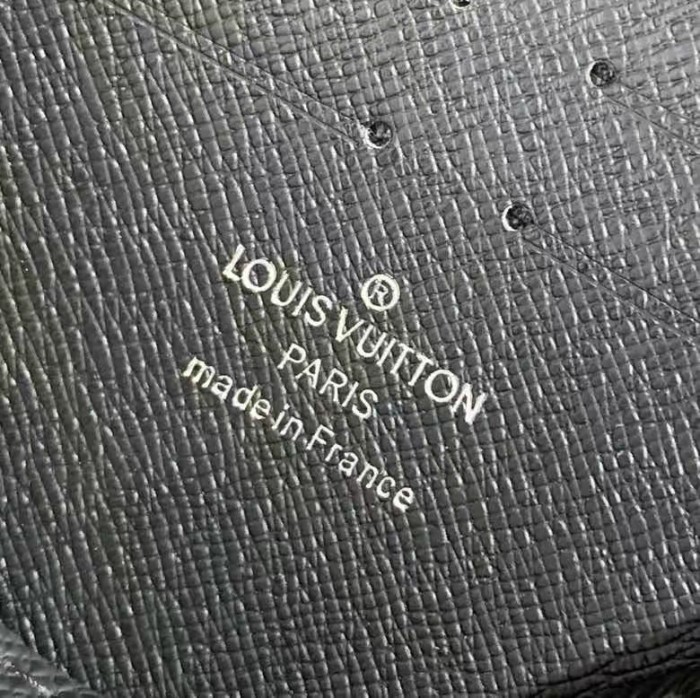 Louis Vuitton LV Unisex Pochette Voyage MM Black Taiga Cowhide Leather