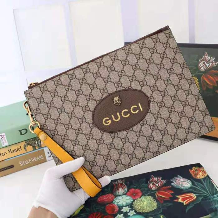 Gucci GG Unisex Neo Vintage GG Supreme Pouch in Beige/Ebony GG Supreme Canvas