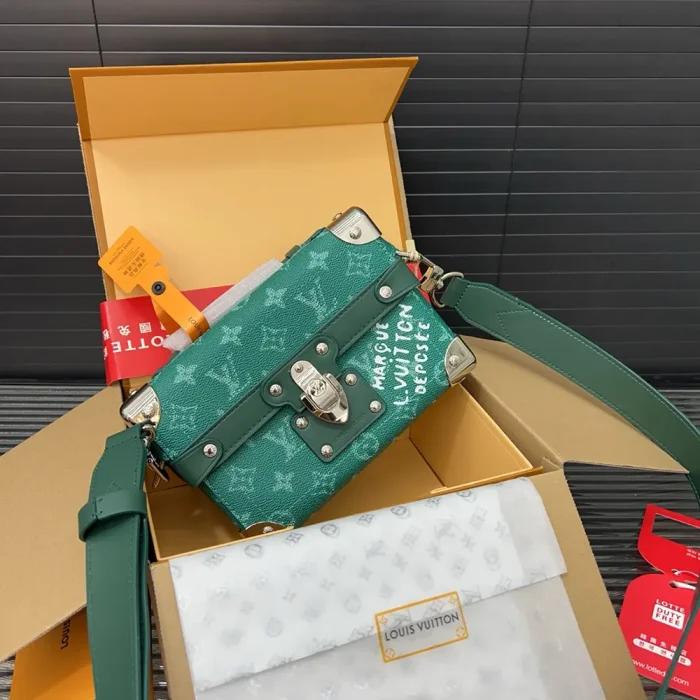 Louis Vuitton LV Men Soul Trunk-Green M12686