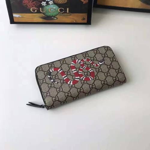Gucci GG Men Kingsnake Print GG Supreme Zip Around Wallet in Beige/Ebony GG Supreme