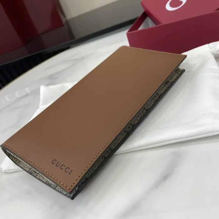 Gucci Unisex GG Emblem Bi Fold Embossed Card Case-Brown 818953AAEQ72747