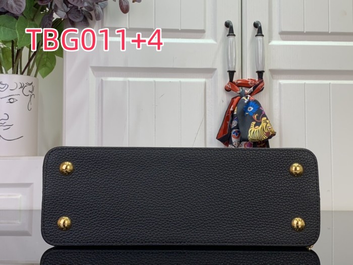 TBG011 CAPUCINES Medium Handbag M12935