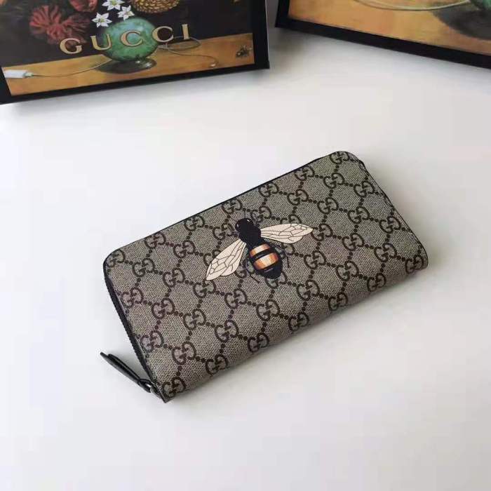 Gucci GG Men Bee Print GG Supreme Zip Around Wallet in Beige/Ebony GG Supreme