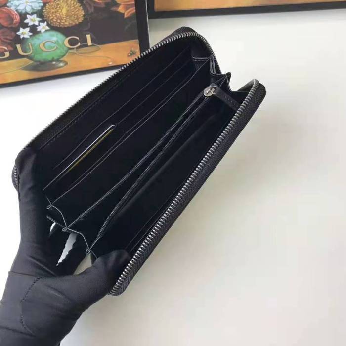 Gucci GG Men Kingsnake Print GG Supreme Zip Around Wallet in Beige/Ebony GG Supreme