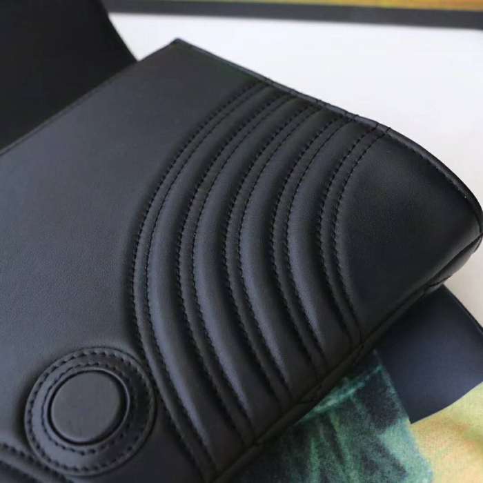 Gucci GG Women GG Marmont Clutch in Black Matelassé Chevron Leather with a Heart